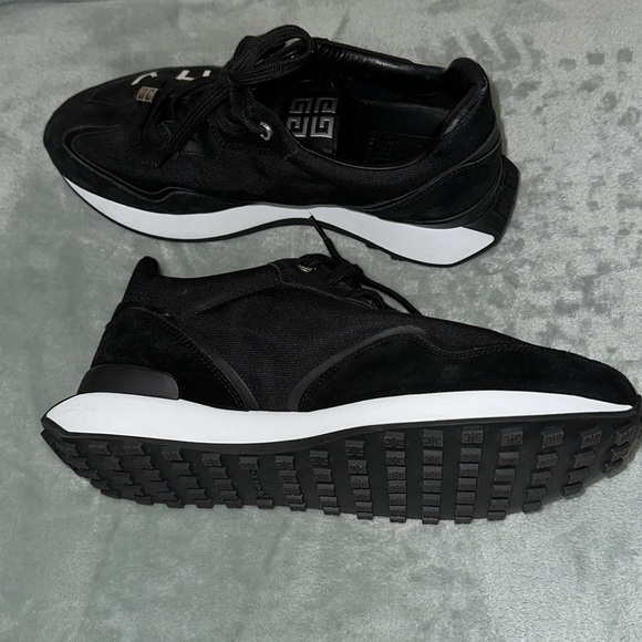 Givenchy Runner - Picture 3 of 6